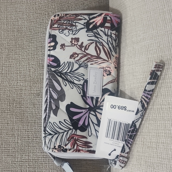 Vera Bradley Handbags - Vera Bradley RFID Accordion Wristlet